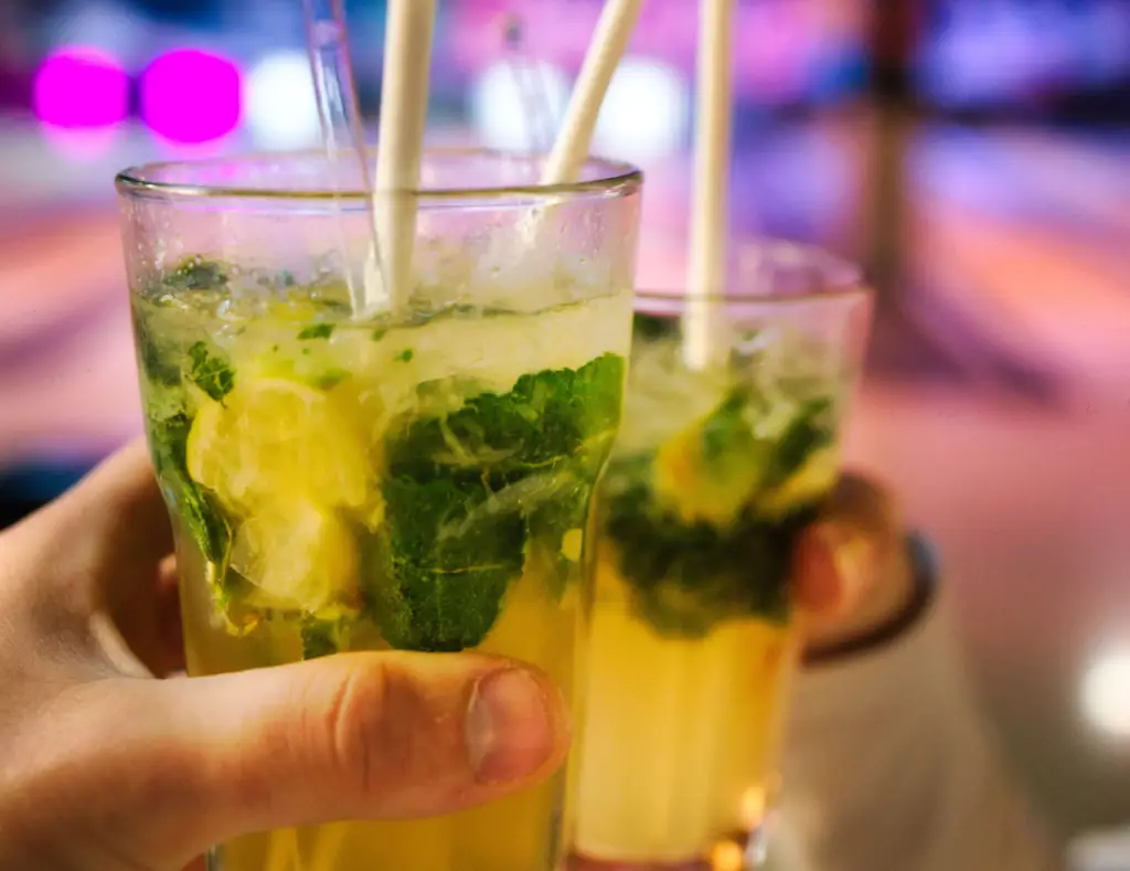 Cocktails servis au Bowling de Montélimar pour une formule EVG EVJF
